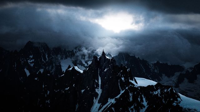 Сувора краса кристалічного масиву в Альпах: вражаючі фото - фото 150135