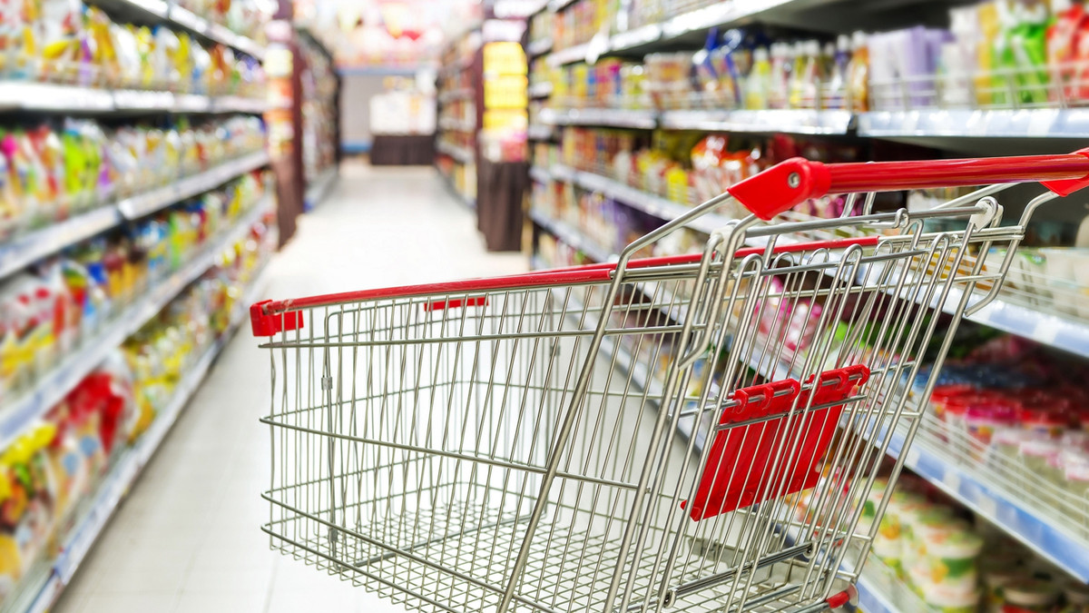 Які продукти краще не купувати в супермаркетах - фото 1