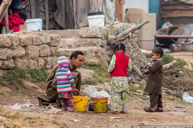 Як виглядають звичайні будні мешканців Пакистану: вражаючі фото - фото 149182