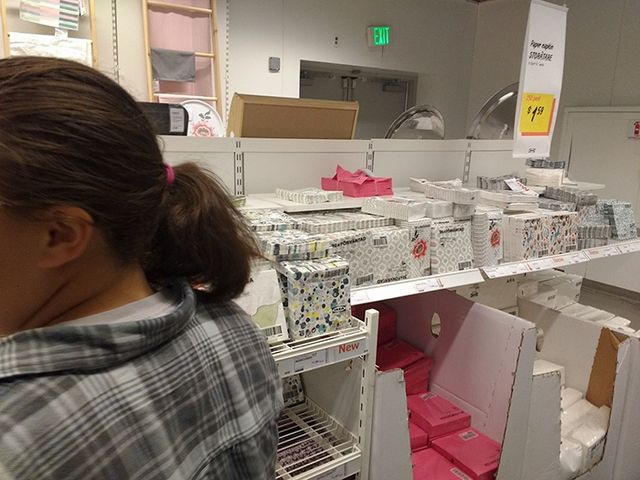 Справжня "чорна діра": чоловічий фоторепортаж з IKEA - фото 149113