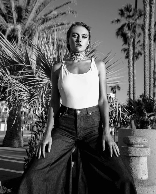 Українська співачка знялася у пляжній фотосесії в США: гарячі фото - фото 155226