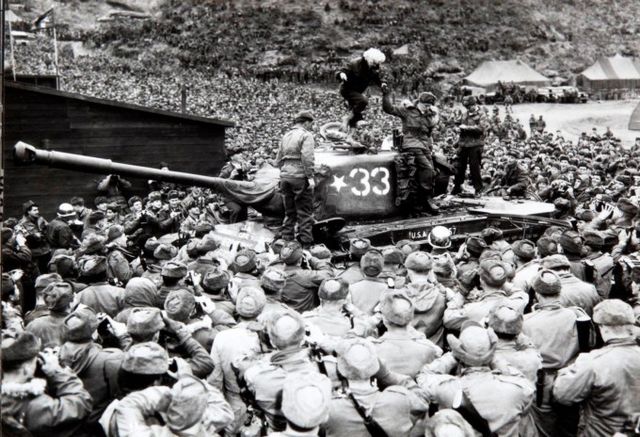 Такої Мерилін Монро ви ще не бачили! Перші та останні знімки секс-символу цілої епохи - фото 154436