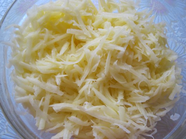 Олія без бризок і соковите м'ясо: прості поради на кухні - фото 150458