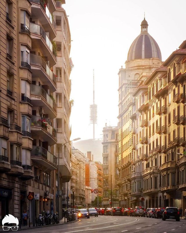 Місцевий житель показав маловідому Барселону: яскраві фото - фото 151129