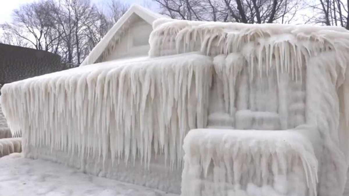 У США будинок "замерз" від шторму - фото 1