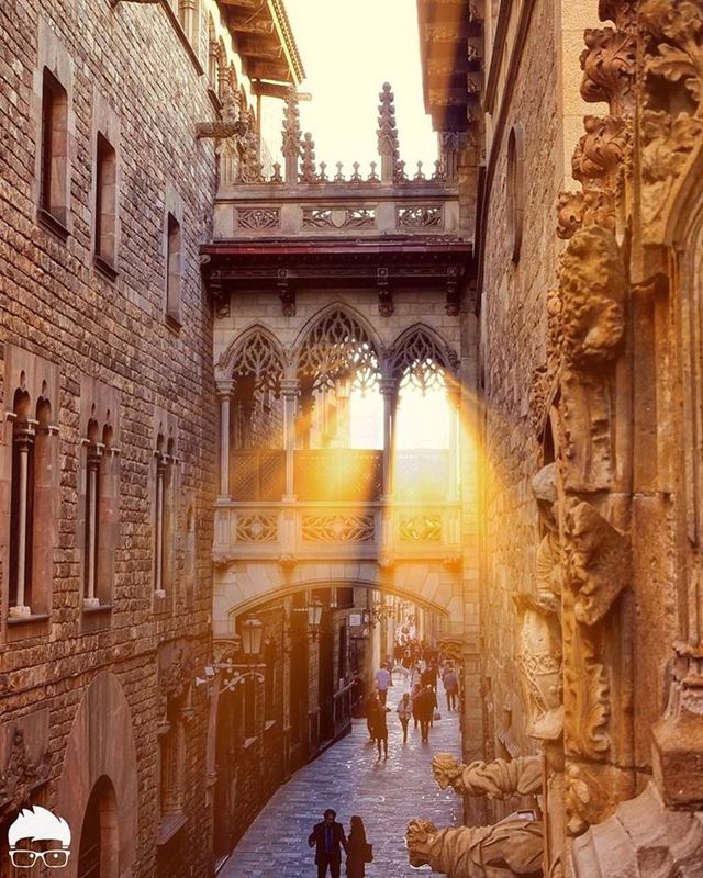 Місцевий житель показав маловідому Барселону: яскраві фото - фото 151130