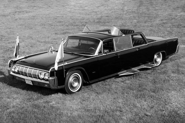 Від Mercedes до Ferrari: незвичайні автомобілі Папи Римського - фото 153674