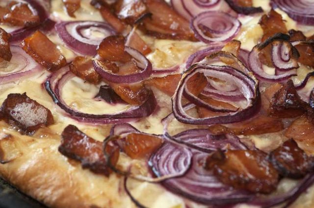 Як виглядає піца у різних куточках світу - фото 155054