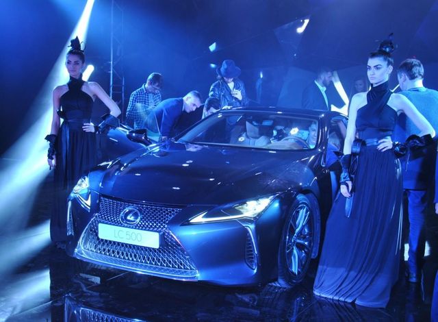 В Україні презентували новий Lexus: перші фото - фото 150876