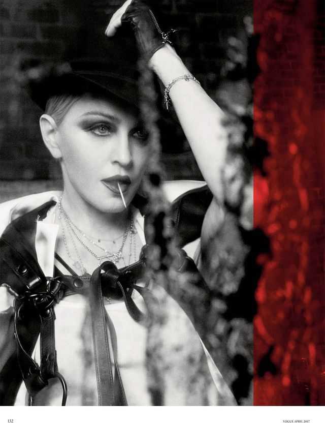 Вічно молода Мадонна знялася в дуже стильному образі: ефектні фото - фото 150978