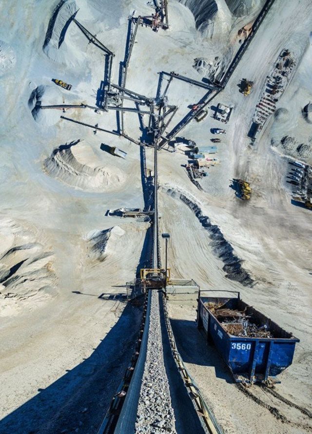 Фотограф стилізує пейзажі в стилі фільму "Початок" - фото 151408