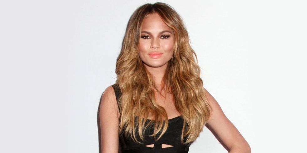 Відома модель показала, як "говорять" її груди (18+)