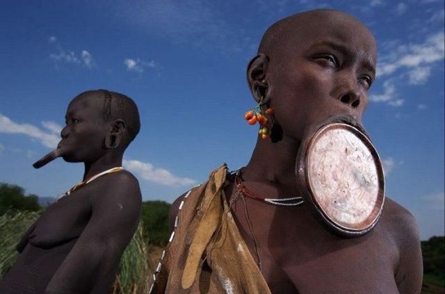 Первісна краса: вражаючі фото представників племені Каро - фото 150594