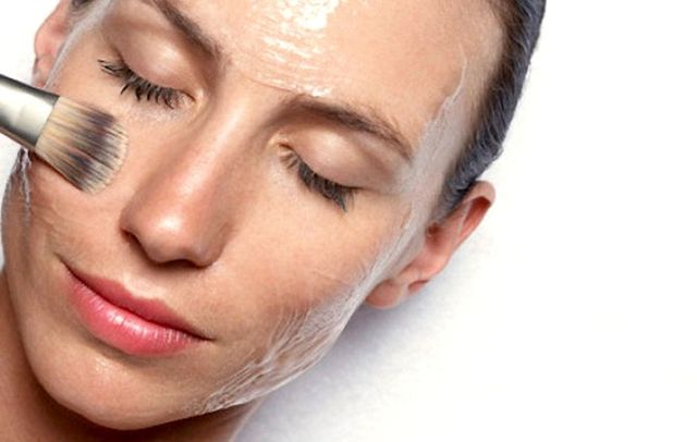 Припиніть це робити! 7 звичних справ, які щодня псують вашу шкіру - фото 149866