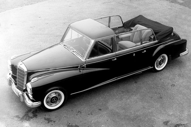 Від Mercedes до Ferrari: незвичайні автомобілі Папи Римського - фото 153670