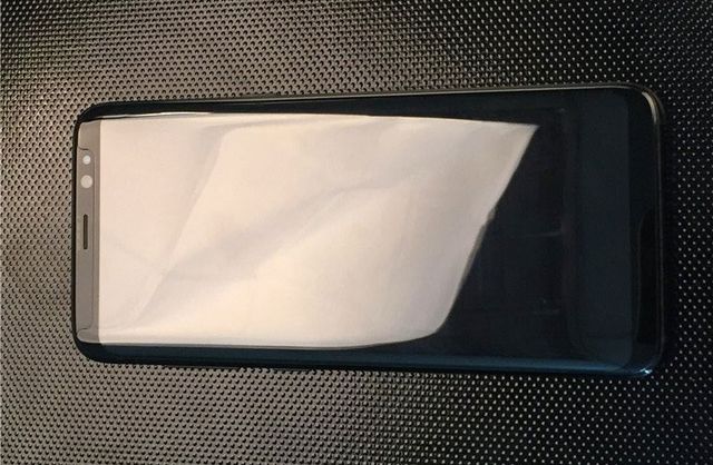 Безрамковий Samsung показали на "живих" фото - фото 151083