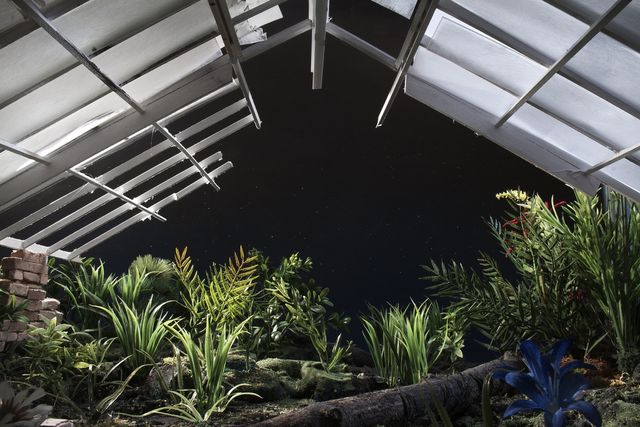 Українець за походженням створює дивовижні мініатюри планет: ефектні фото - фото 150115