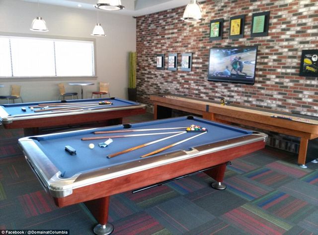 Басейни, кінотеатри і сауни: як виглядають студентські гуртожитки в США - фото 153832