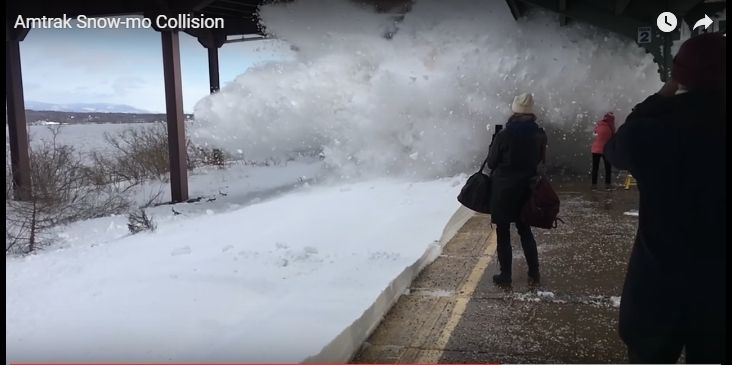 У США потяг засипав пасажирів снігом: ефектне відео