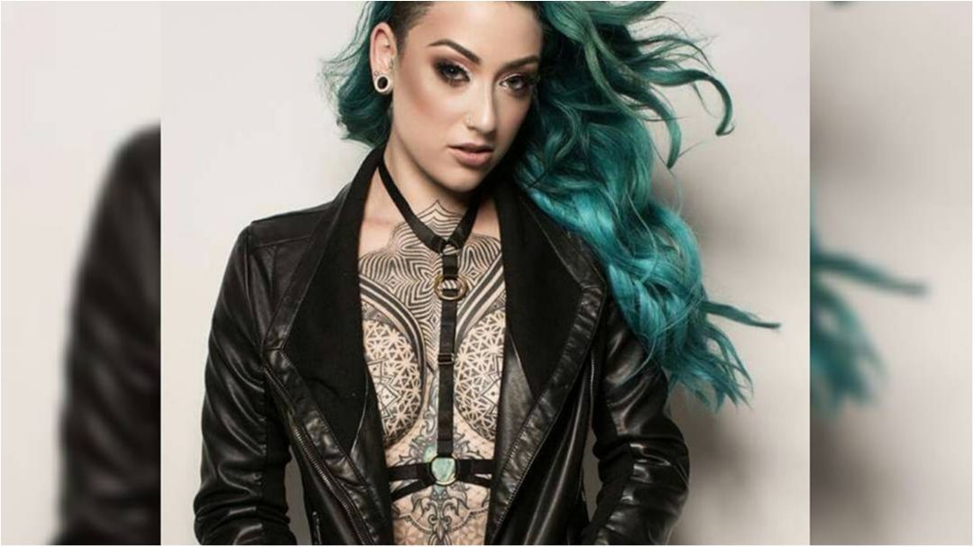 Гаряча австралійка зробила зі свого тіла справжній витвір мистецтва (18+)