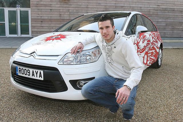 Для справжніх фанів: круті автомобілі у стилістиці культових футбольних клубів - фото 150996