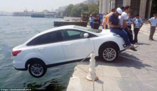 Мережу підкорив новий флешмоб про пекельну відпустку: кумедні фото - фото 149132