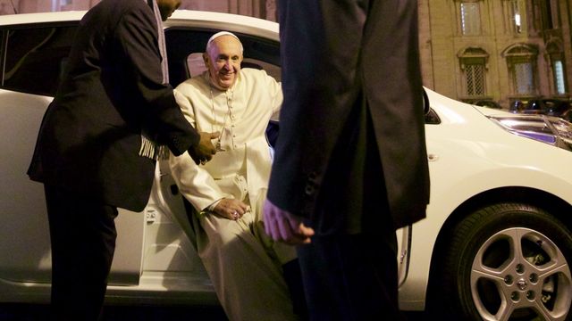 Як виглядає новеньке авто Папи Римського - фото 149232