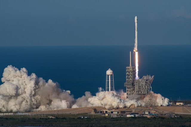 Прорив SpaceX і головні курйози тижня: 31 березня в трьох фото - фото 156042