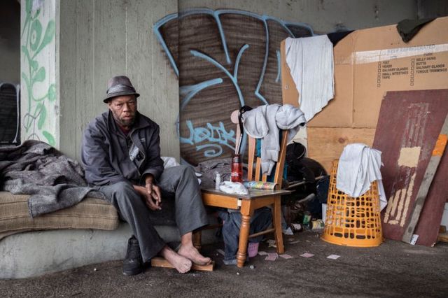 Лос-Анджелес перетворюється у місто безхатьків: вражаючі фото - фото 150313