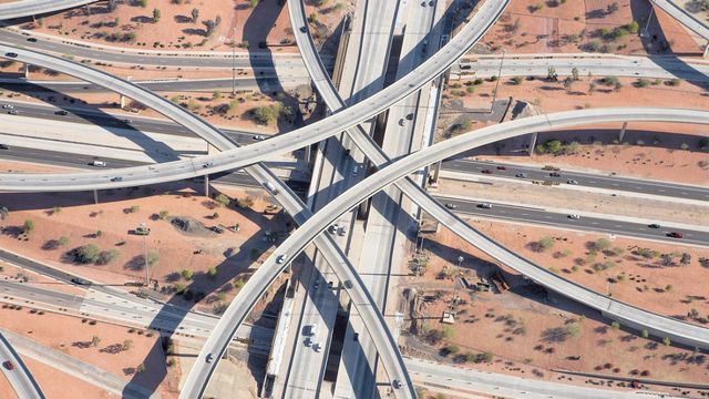 До запаморочення: як виглядають автомобільні шляхи світу - фото 151880