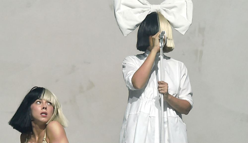 Відома співачка вперше показала себе без перуки