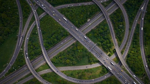 До запаморочення: як виглядають автомобільні шляхи світу - фото 151889