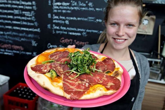 Як виглядає піца у різних куточках світу - фото 155055