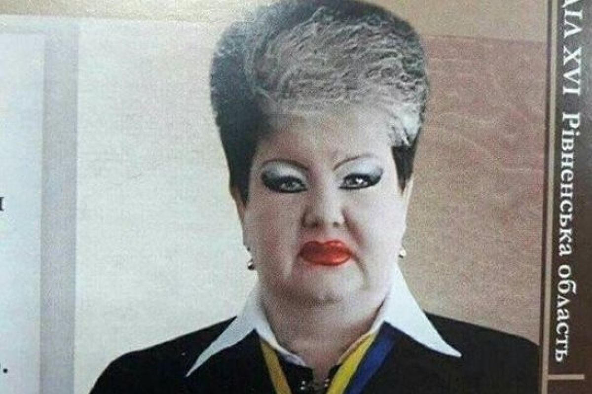 Суддя відреагувала на те, що її у соцмережі висміювали за макіяж