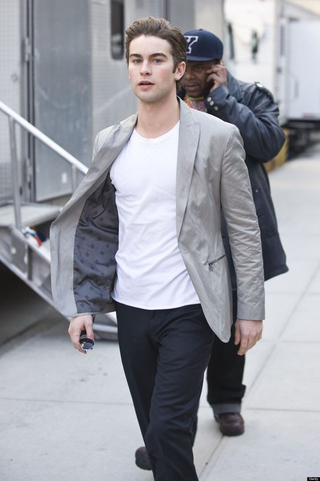 Чому у вашому гардеробі має бути біла футболка? - фото 154961