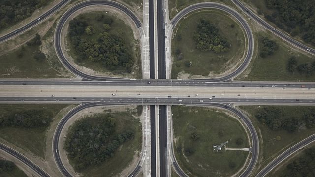 До запаморочення: як виглядають автомобільні шляхи світу - фото 151887