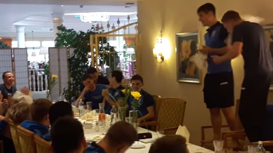 Гравці збірної України переспівали популярний хіт "Грибів": кумедне відео