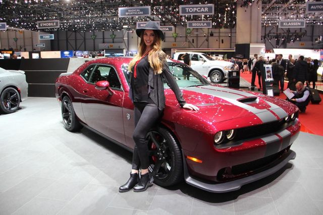 Найефектніші дівчата на Женевському автосалоні: фоторепортаж - фото 150800