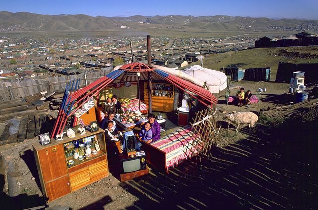 Реальні умови життя в різних країнах світу 20 років тому - фото 150476