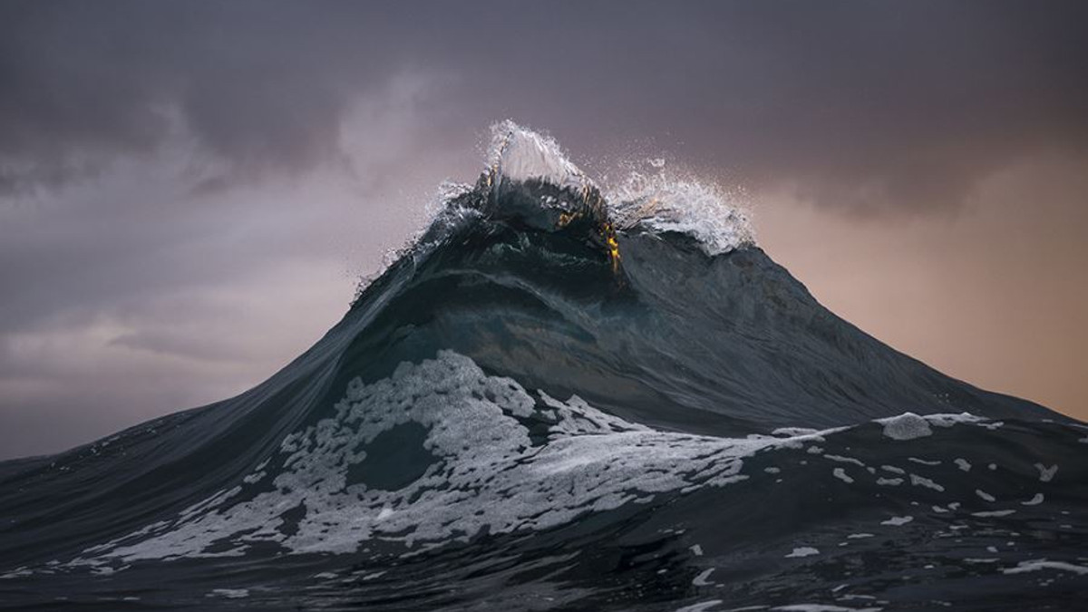 На гребені хвилі: неймовірні фото морської стихії - фото 1