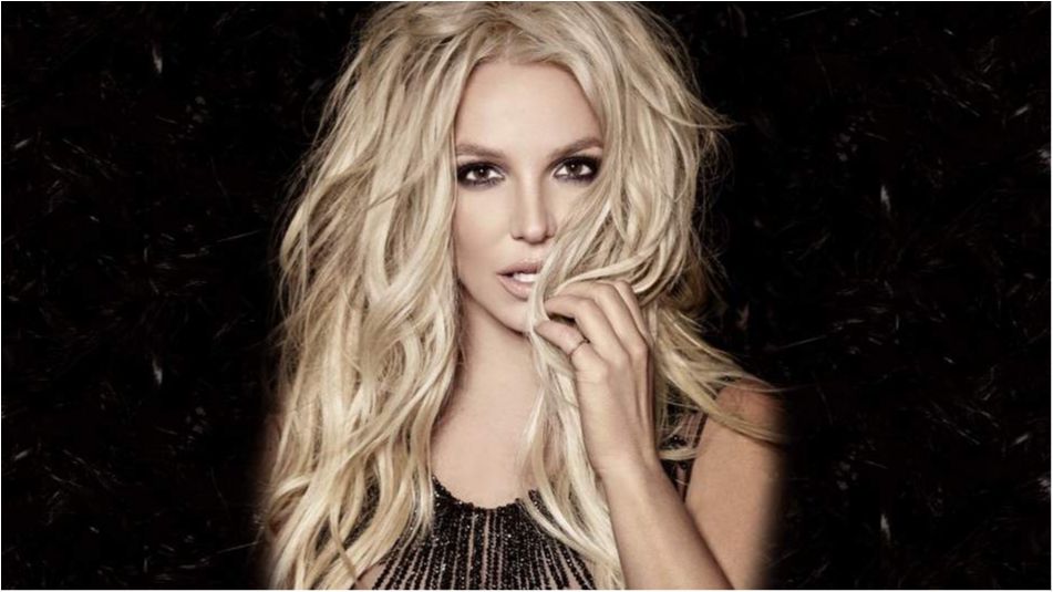 Брітні Спірс під час свого шоу схопила шанувальника за те саме місце: фотофакт