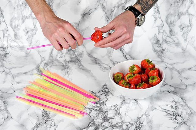 Трубочка для полуниці та стигле авокадо: прості поради на кухні - фото 152384