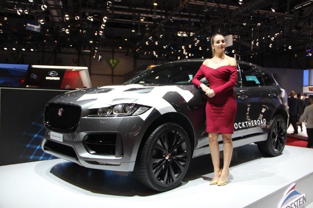 Найефектніші дівчата на Женевському автосалоні: фоторепортаж - фото 150803