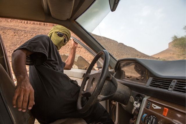 На даху потяга: неймовірна подорож пустелею - фото 151706