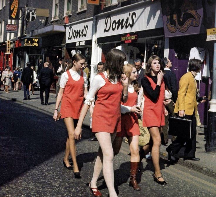 Як виглядали британки у 1960-х: вуличні фото