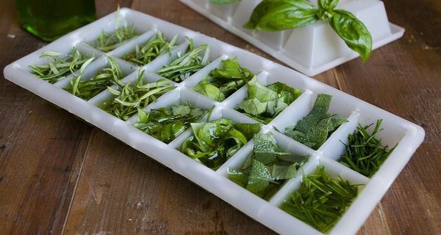 Цибуля без сліз і свіжа зелень цілий рік: прості поради на кухні - фото 149815