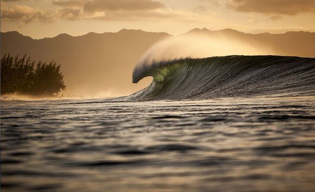 На гребені хвилі: неймовірні фото морської стихії - фото 155296