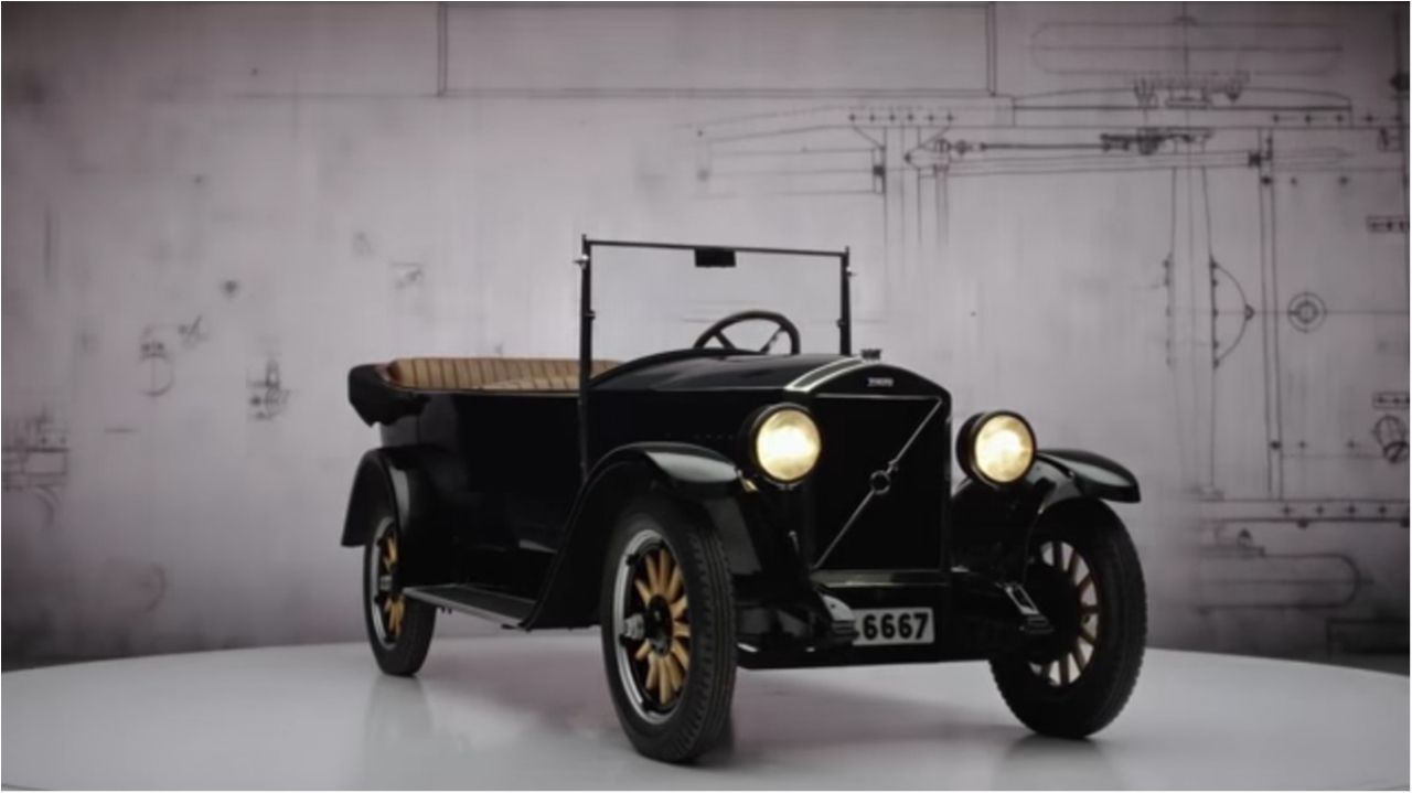 Volvo показала 90 років своєї еволюції за 4 хвилини