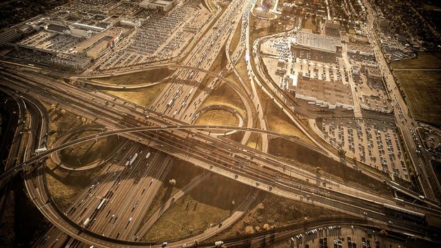 До запаморочення: як виглядають автомобільні шляхи світу - фото 151875