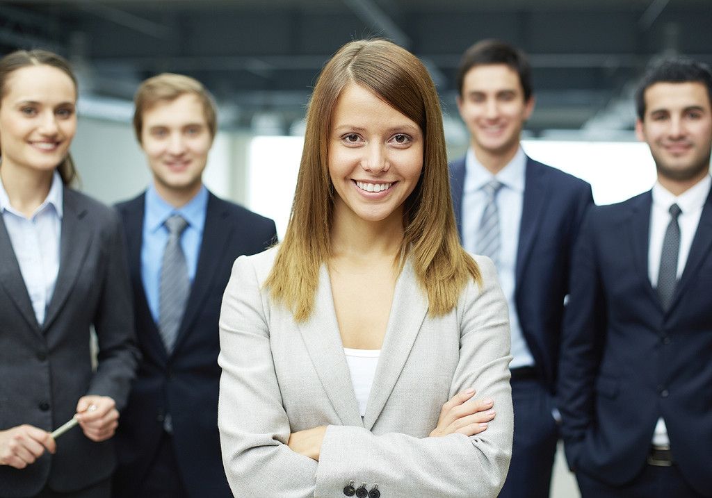 Експерти назвали сфери, де жінки заробляють менше чоловіків